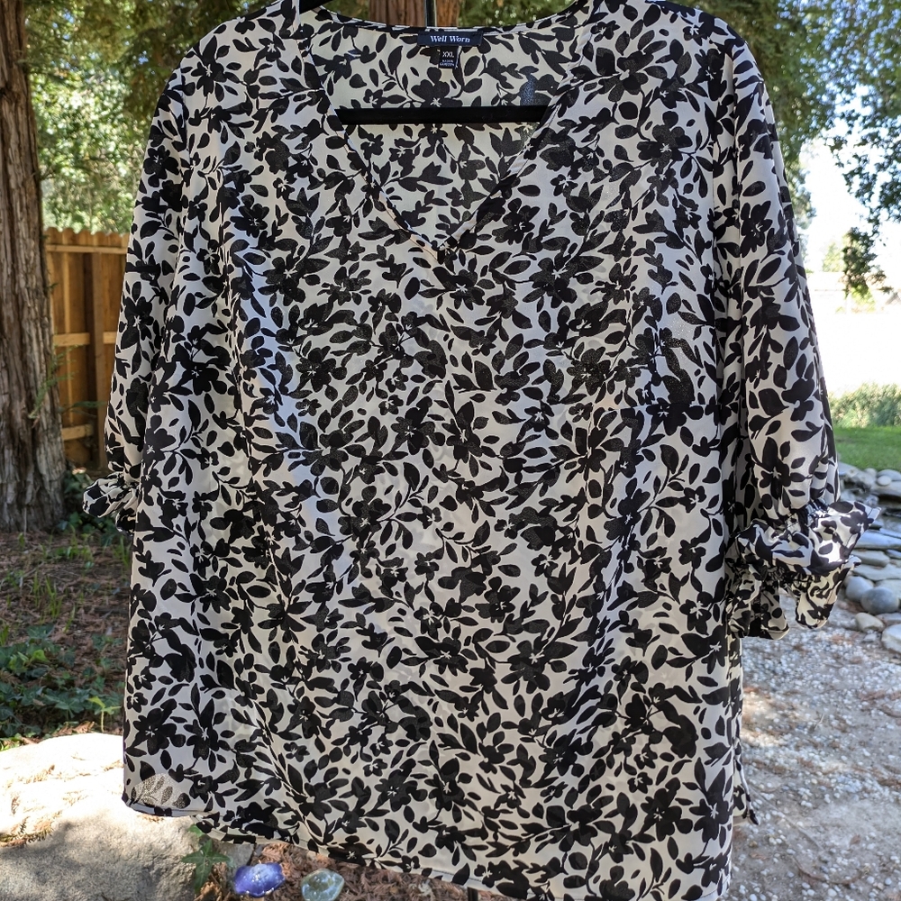 Well Worn XXL v-neck gathered half sleeve light weight top